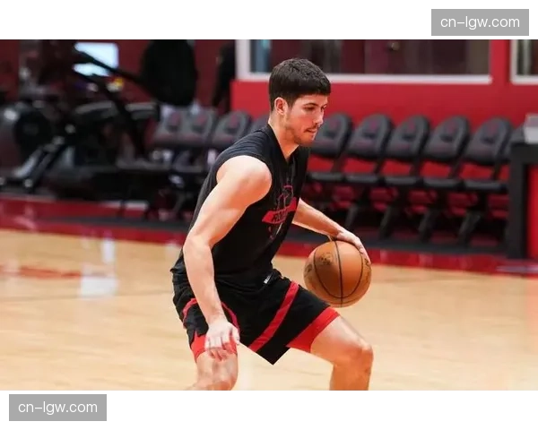 谢泼德终结连续7场投篮低迷 火箭后卫状态迎来反弹